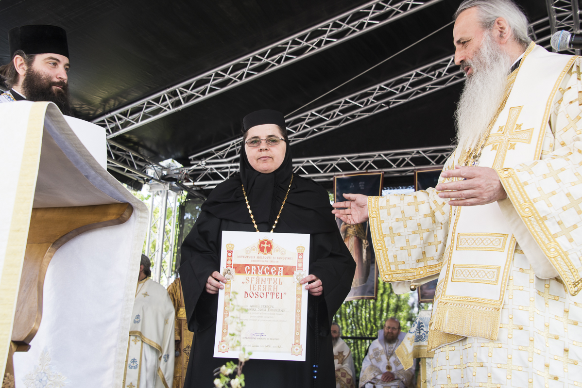 Șase ierarhi prezenți la slujbele de sfințire și binecuvântare ale ansamblului monahal de la Frumoasa