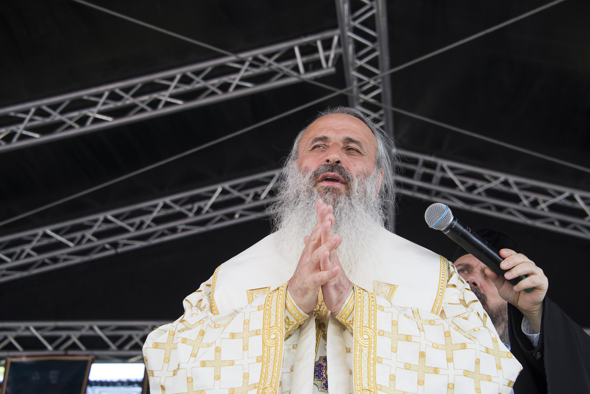 Șase ierarhi prezenți la slujbele de sfințire și binecuvântare ale ansamblului monahal de la Frumoasa