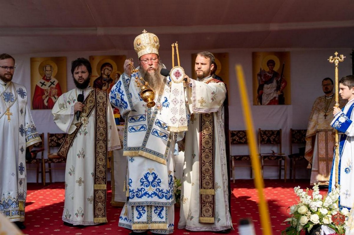 Doi ierarhi au sfinţit Biserica Parohiei Leorda, Protopopiatul Moineşti