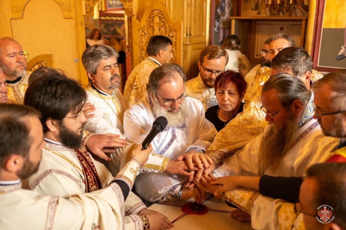 Doi ierarhi au sfinţit Biserica Parohiei Leorda, Protopopiatul Moineşti