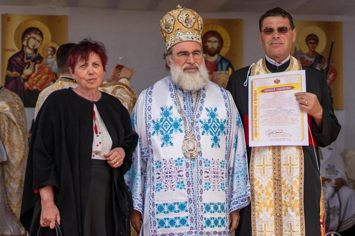 Doi ierarhi au sfinţit Biserica Parohiei Leorda, Protopopiatul Moineşti