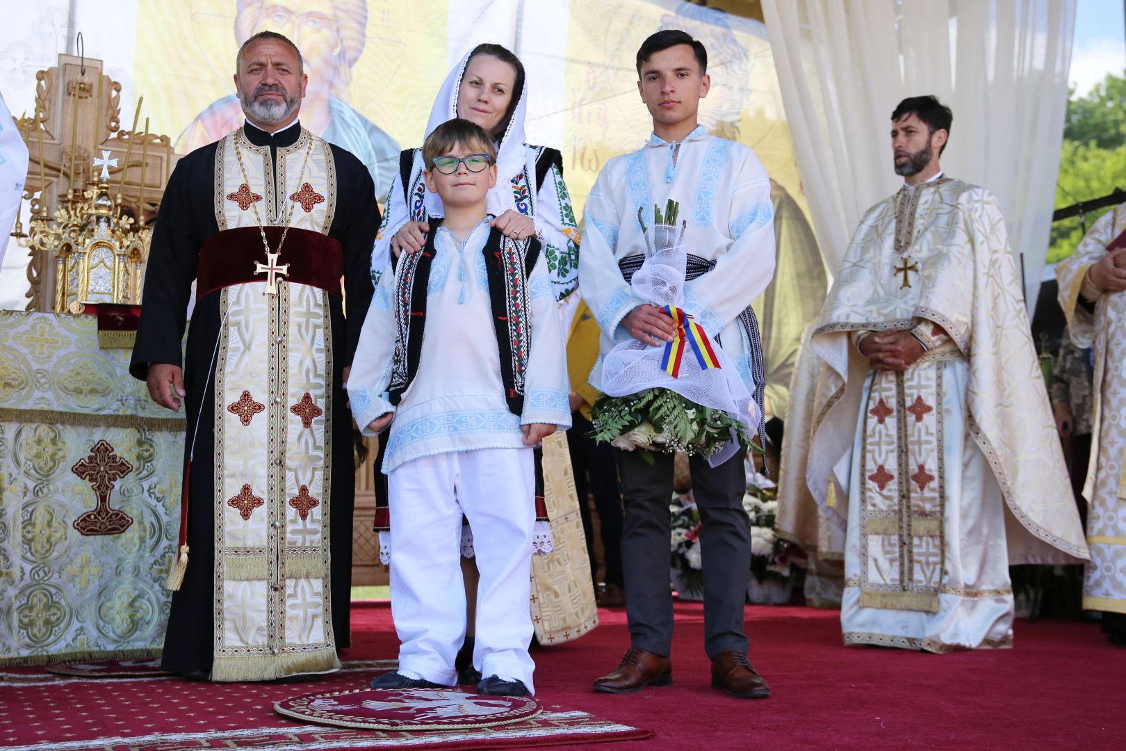 Foto: Cătălin Acasandrei Biserica din localitatea Coasta Măgurii, sfințită: „În biserică omul urcă pentru a-L întâlni pe Dumnezeu”