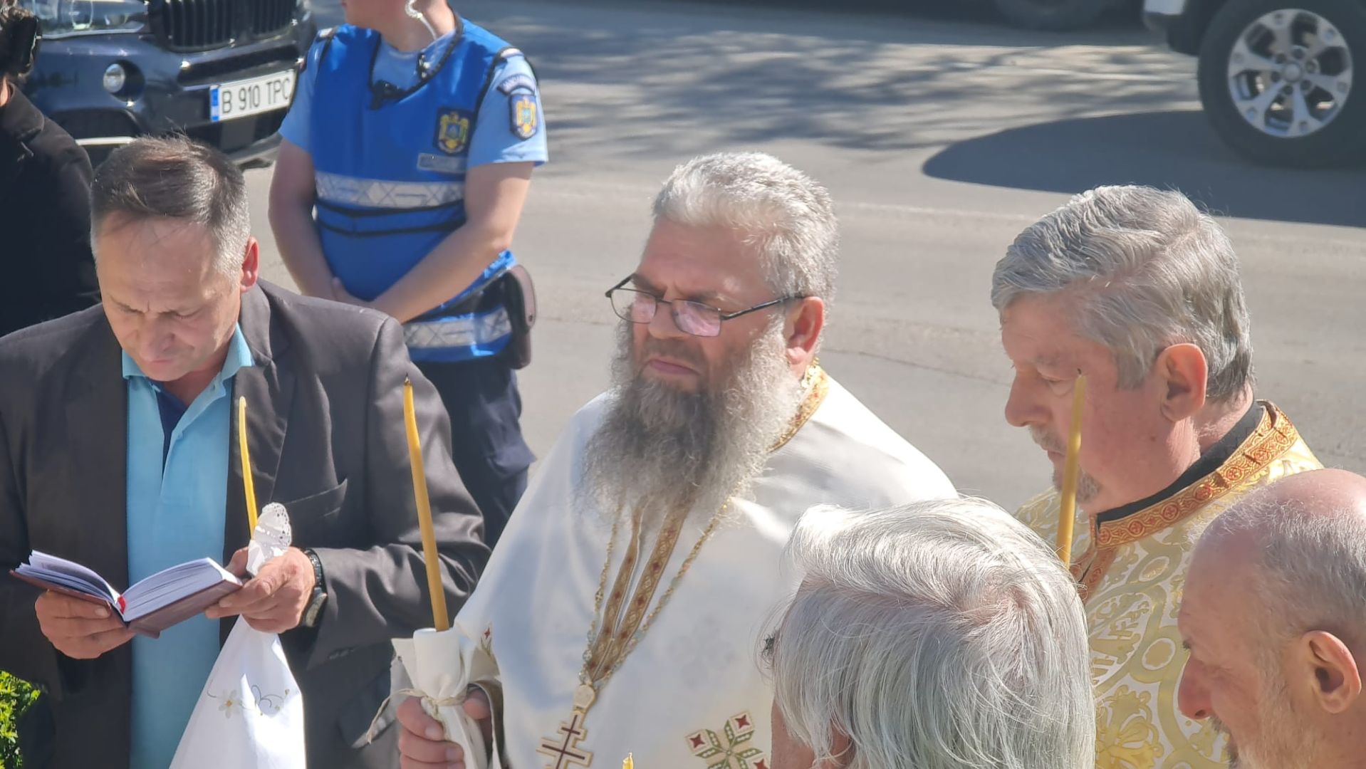 Troiță restaurată și sfințită la Botoșani: „Să luăm crucea și să îl urmăm pe Domnul nostru Iisus Hristos!”