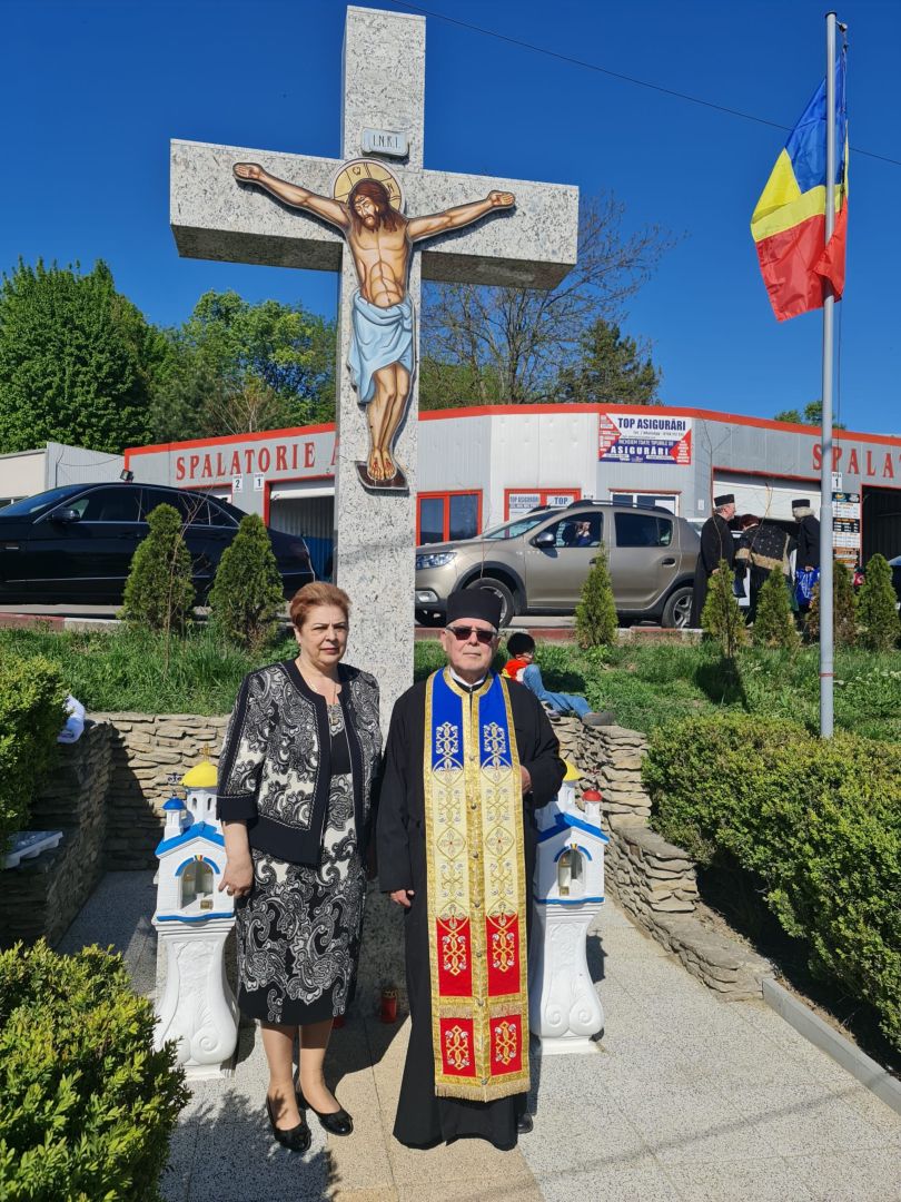 Troiță restaurată și sfințită la Botoșani: „Să luăm crucea și să îl urmăm pe Domnul nostru Iisus Hristos!”