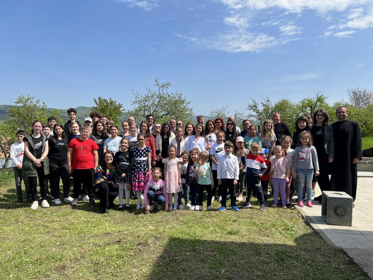 Tinerii din Parohia Leorda s-au întâlnit cu studenţii Universităţii „Vasile Alecsandri” din Bacău