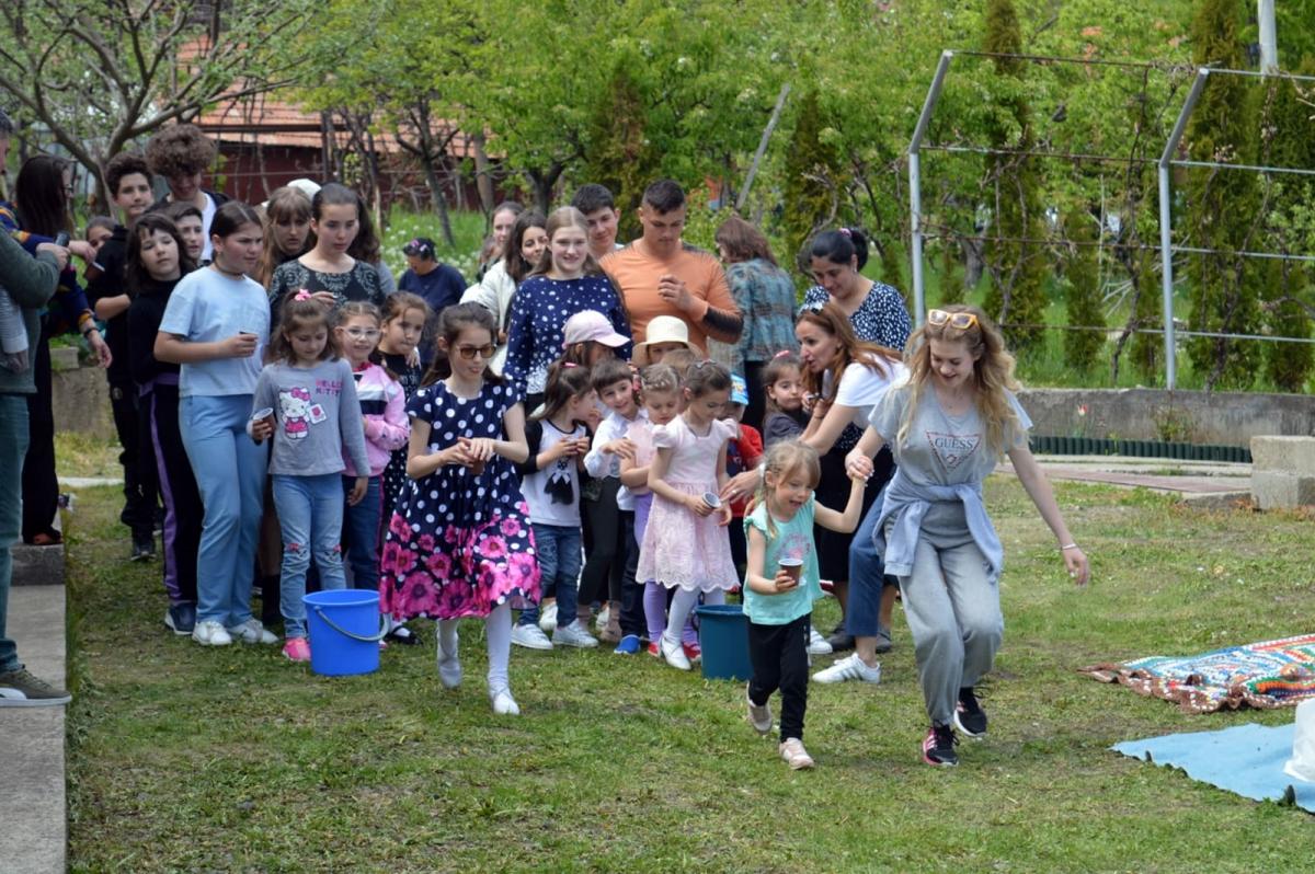 Tinerii din Parohia Leorda s-au întâlnit cu studenţii Universităţii „Vasile Alecsandri” din Bacău