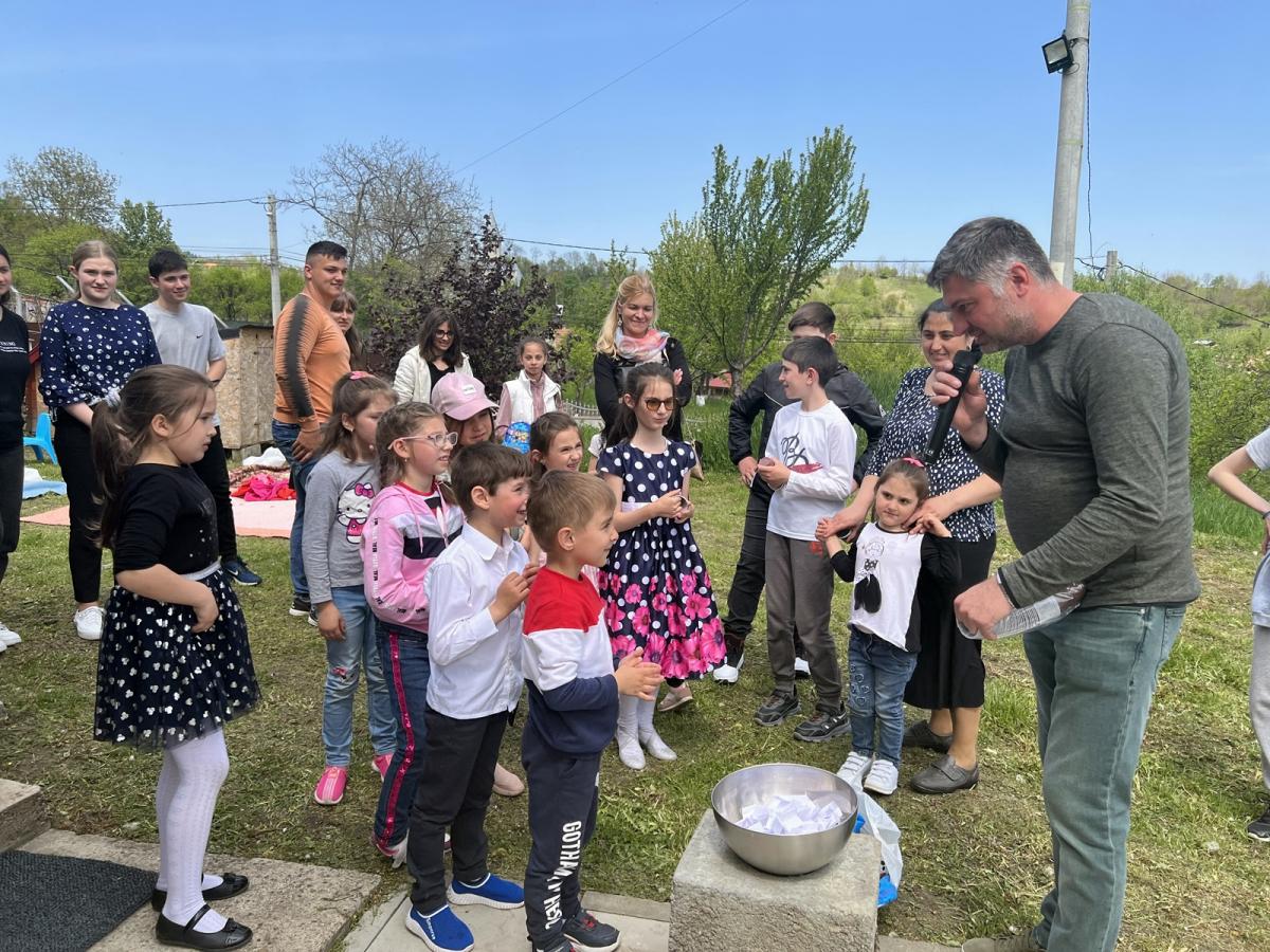 Tinerii din Parohia Leorda s-au întâlnit cu studenţii Universităţii „Vasile Alecsandri” din Bacău
