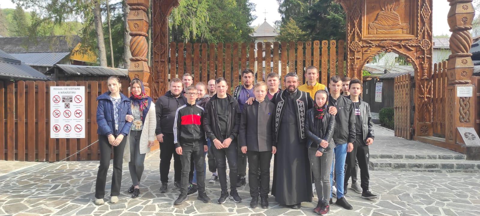Pelerinaj pe urmele sfinților nemțeni, organizat de Seminarul Teologic „Sfântul Ioan Iacob” din Dorohoi Pelerinaj pe urmele sfinților nemțeni, organizat de Seminarul Teologic „Sfântul Ioan Iacob” din Dorohoi