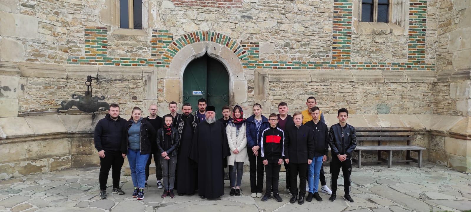 Pelerinaj pe urmele sfinților nemțeni, organizat de Seminarul Teologic „Sfântul Ioan Iacob” din Dorohoi Pelerinaj pe urmele sfinților nemțeni, organizat de Seminarul Teologic „Sfântul Ioan Iacob” din Dorohoi