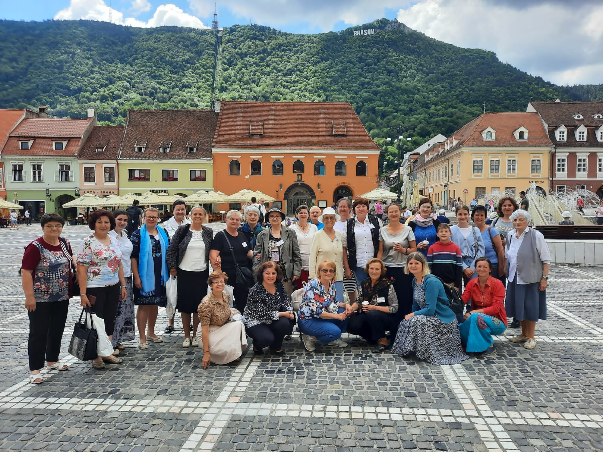 SOFR Iași, alături de Femeile Ortodoxe din Întorsura Buzăului la împlinirea unui deceniu de activitate SOFR Iași, alături de Femeile Ortodoxe din Întorsura Buzăului la împlinirea unui deceniu de activitate