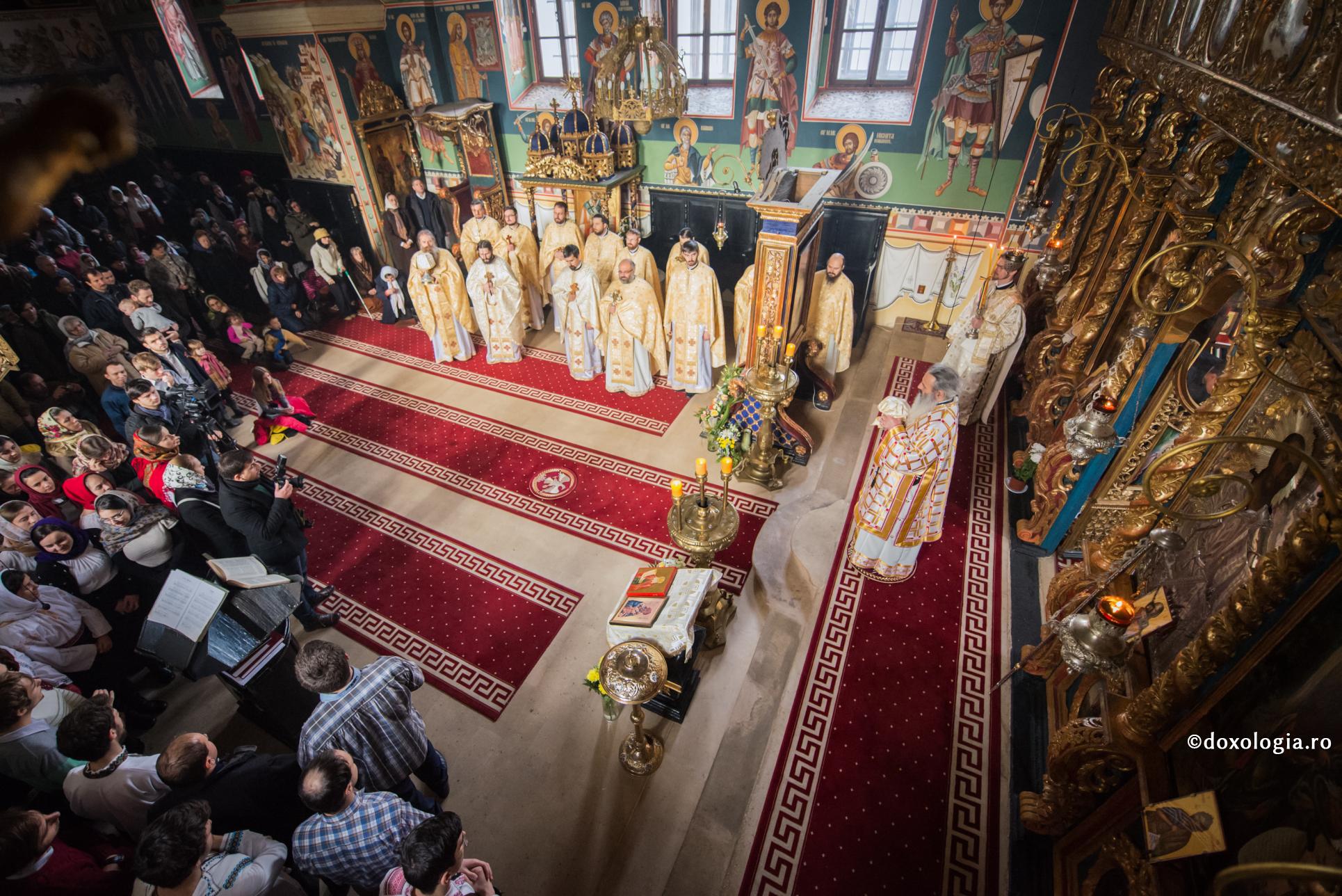 De ce și pentru ce trebuie să mergem la biserică?