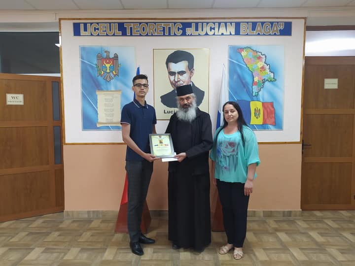 Diplome de apreciere pentru bursieri din partea Episcopiei de Bălți