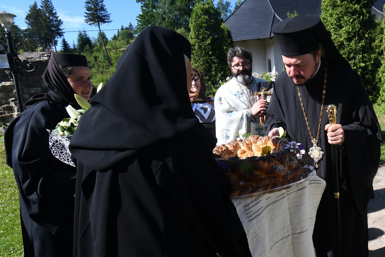 Liturghie arhierească la serbarea celui de-al doilea hram al Mănăstirii Humor