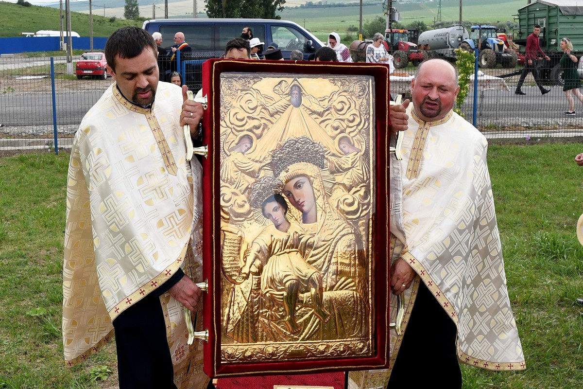 Icoana Maicii Domnului de la Mănăstirea Hadâmbu, în pelerinaj la Ipatele