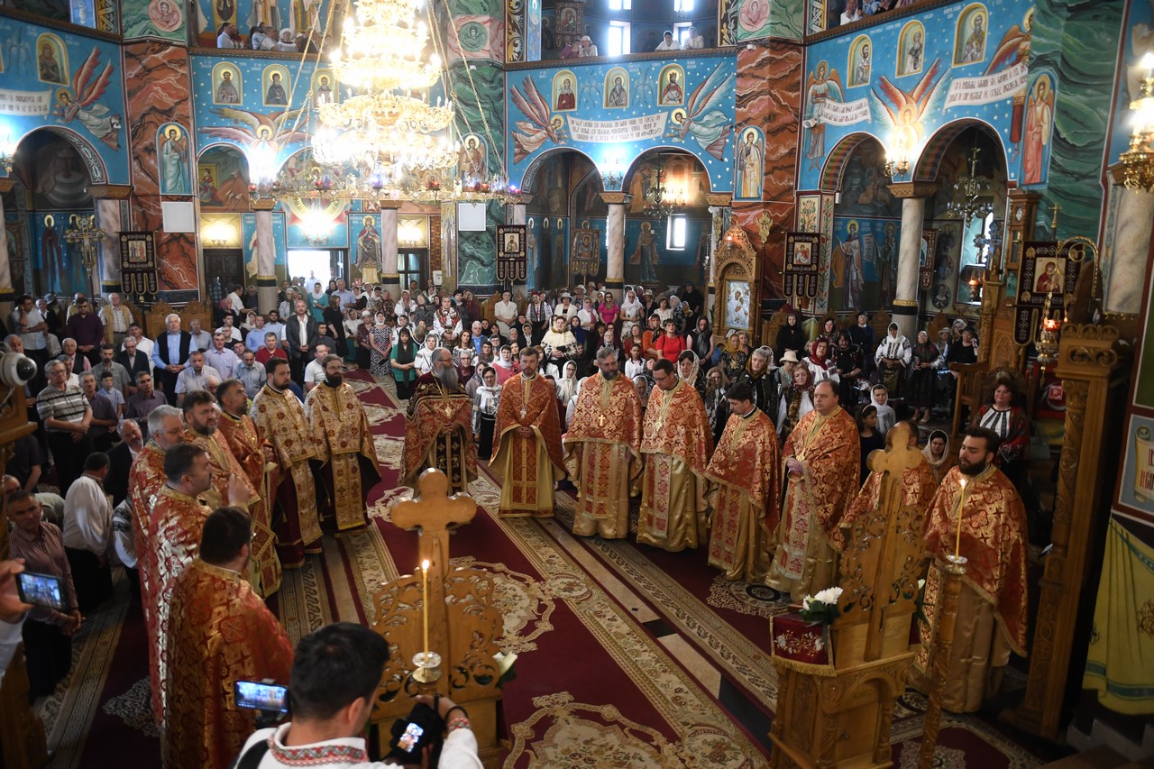 Catedrala oraşului Gura Humorului şi-a serbat al doilea hram