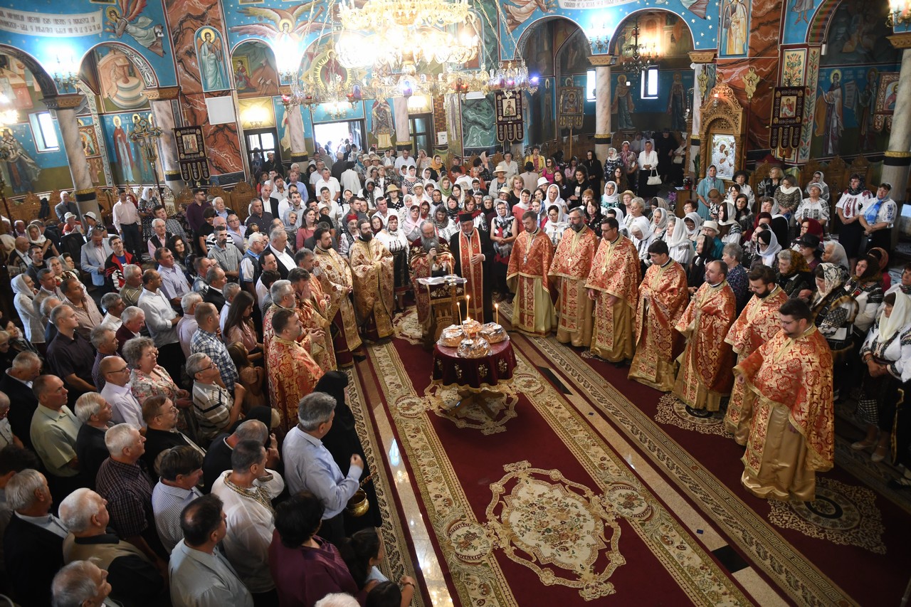 Catedrala oraşului Gura Humorului şi-a serbat al doilea hram