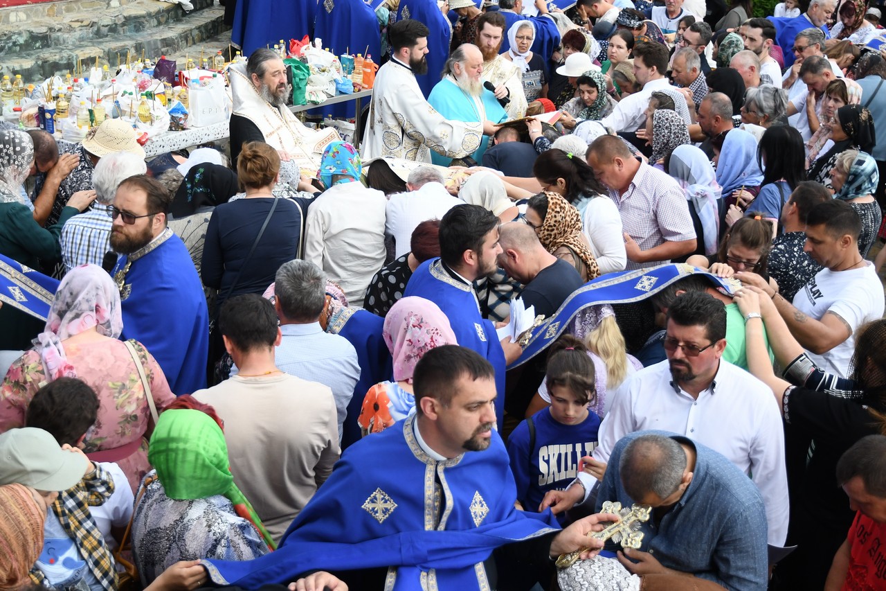 PS Nichifor Botoșăneanul a slujit Taina Sfântului Maslu la Mănăstirea Hadâmbu