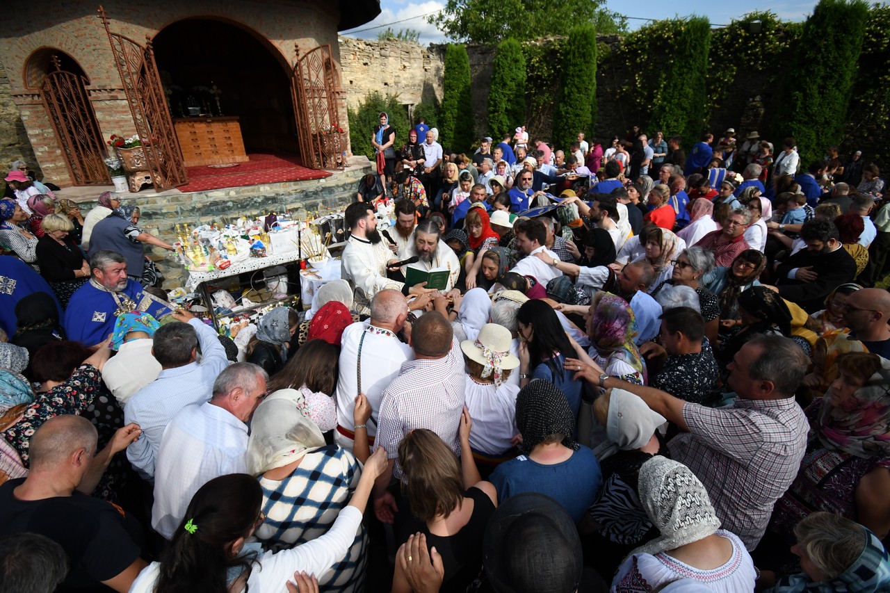 PS Nichifor Botoșăneanul a slujit Taina Sfântului Maslu la Mănăstirea Hadâmbu