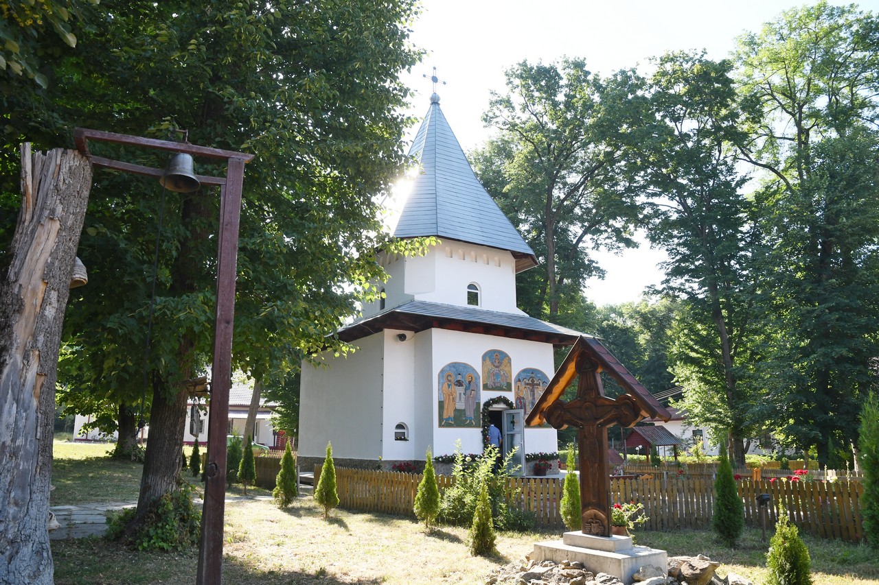 Spitalul de Psihiatrie şi pentru Măsuri de Siguranţă Pădureni – Grajduri şi-a cinstit ocrotitorii