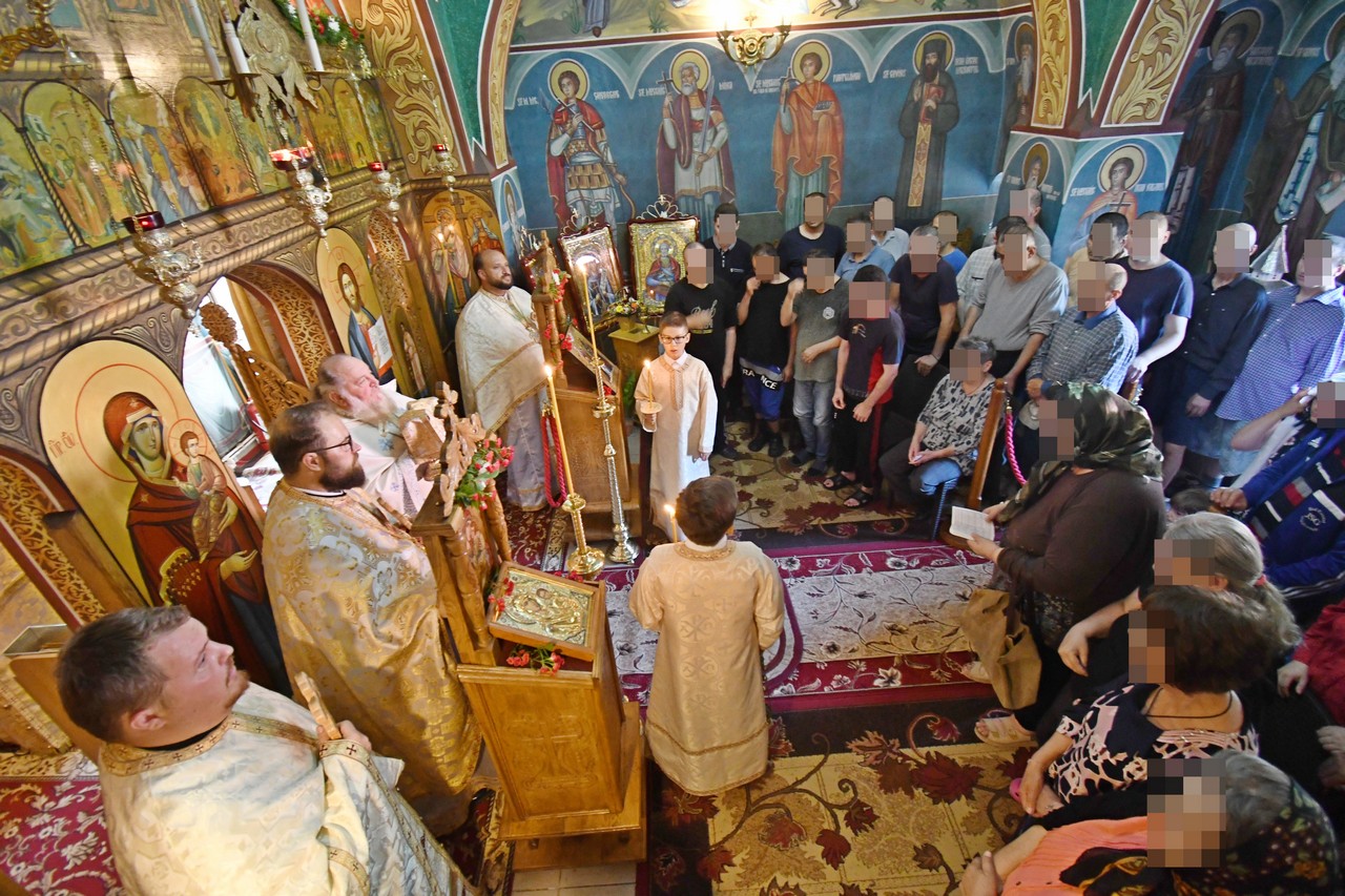 Spitalul de Psihiatrie şi pentru Măsuri de Siguranţă Pădureni – Grajduri şi-a cinstit ocrotitorii