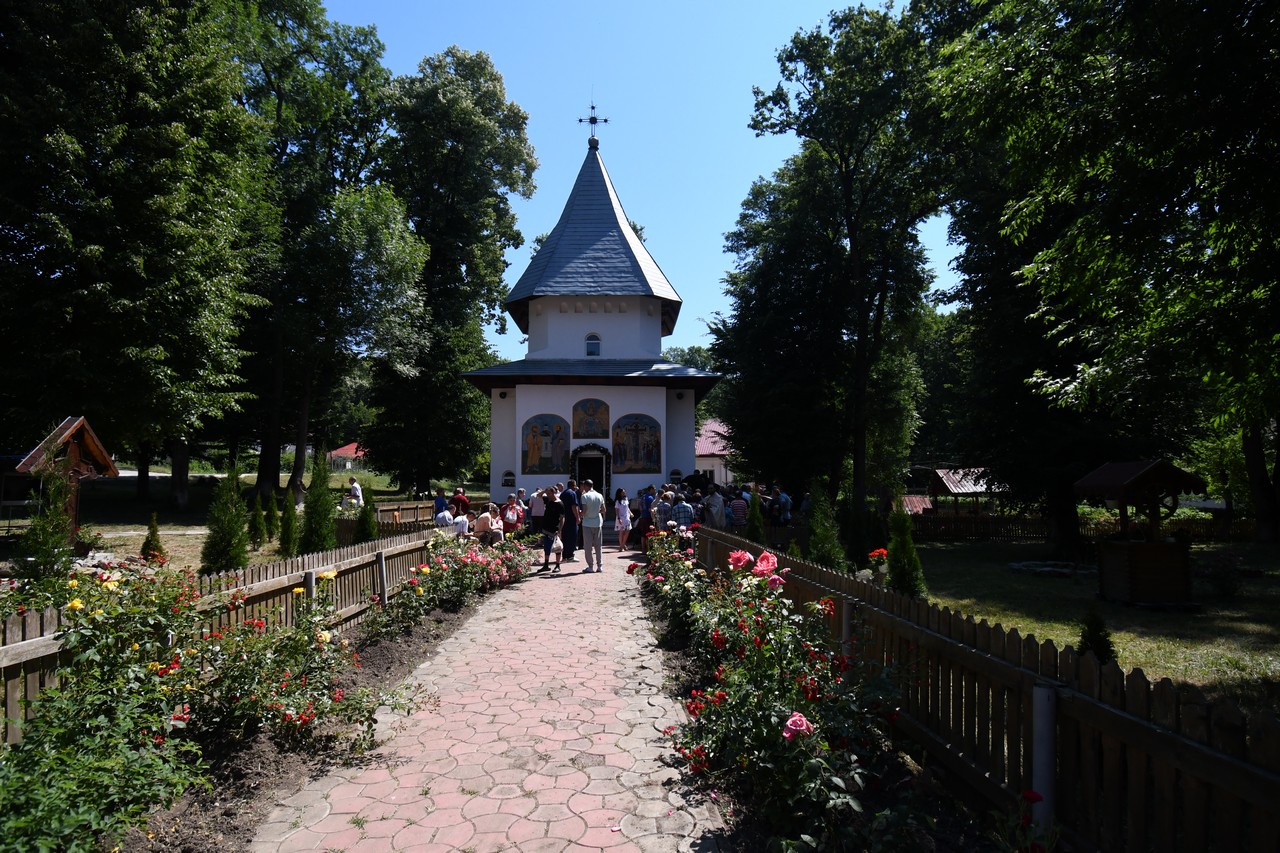 Spitalul de Psihiatrie şi pentru Măsuri de Siguranţă Pădureni – Grajduri şi-a cinstit ocrotitorii