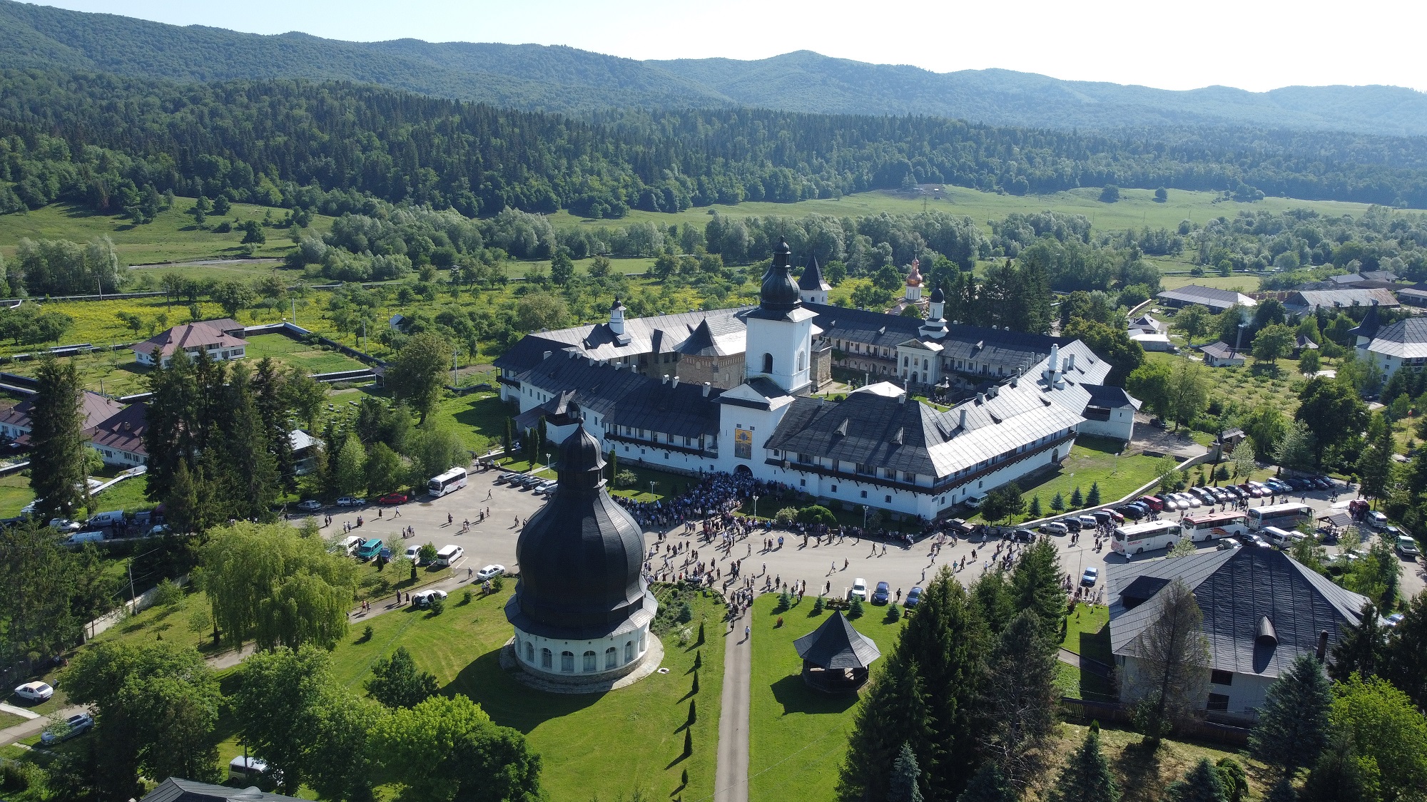 (Video) Înălțarea Domnului - hramul Mănăstirii Neamț