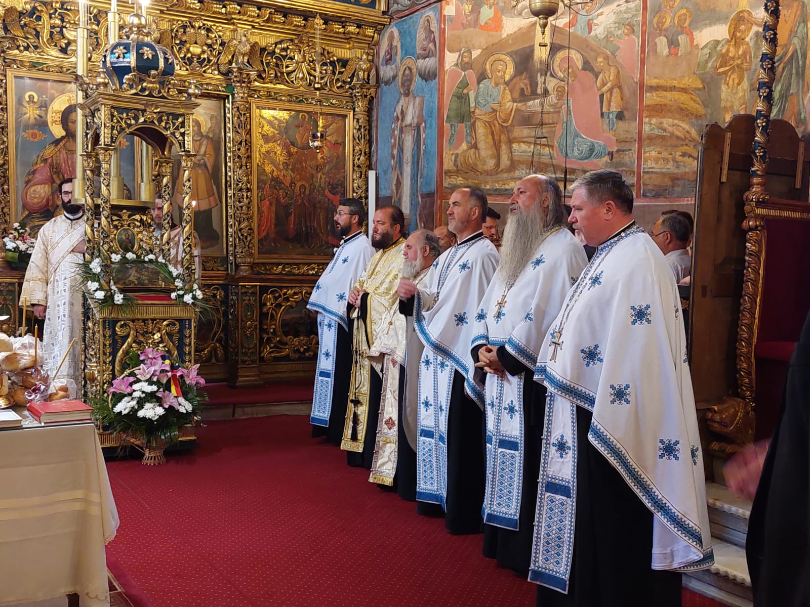Slujbă arhierească, în ajun de hram, la Mănăstirea Golia