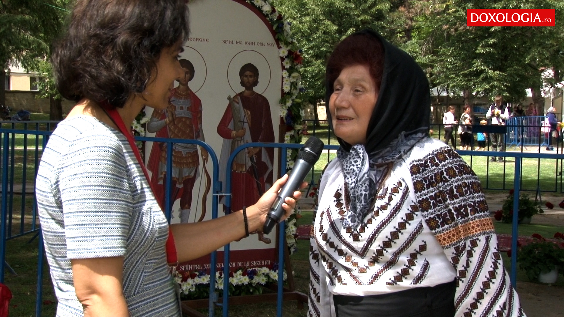 (Video) Pelerinii vin și revin neîncetat la racla Sfânului Ioan cel Nou #HramSuceava2022