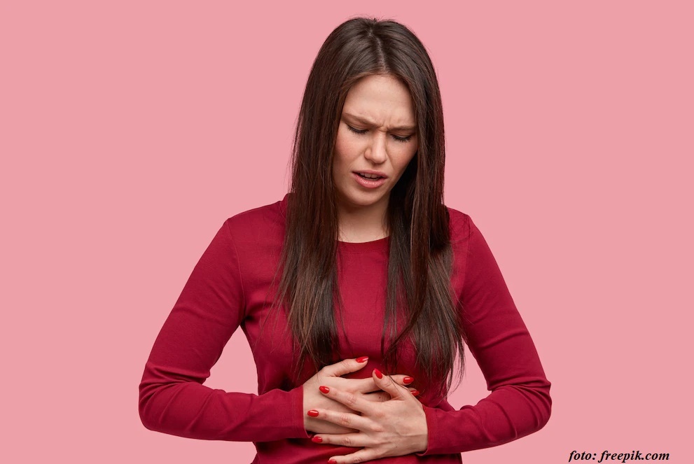 Foto: freepik.com Gastrita: Cauze, simptome, tratament, prevenție – interviu cu dr. Ramona Brăilescu, medic specialist gastroenterologie