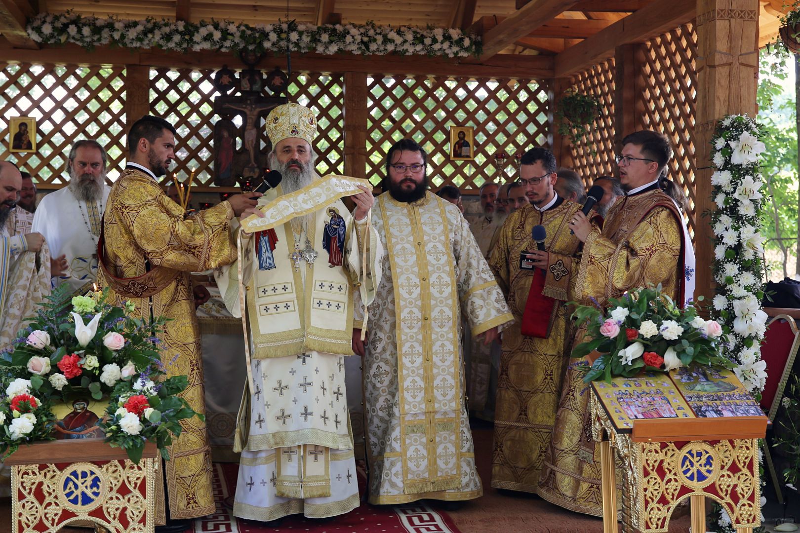 Sfinții români, cinstiți de ieșeni la hramul Mănăstirii Bucium