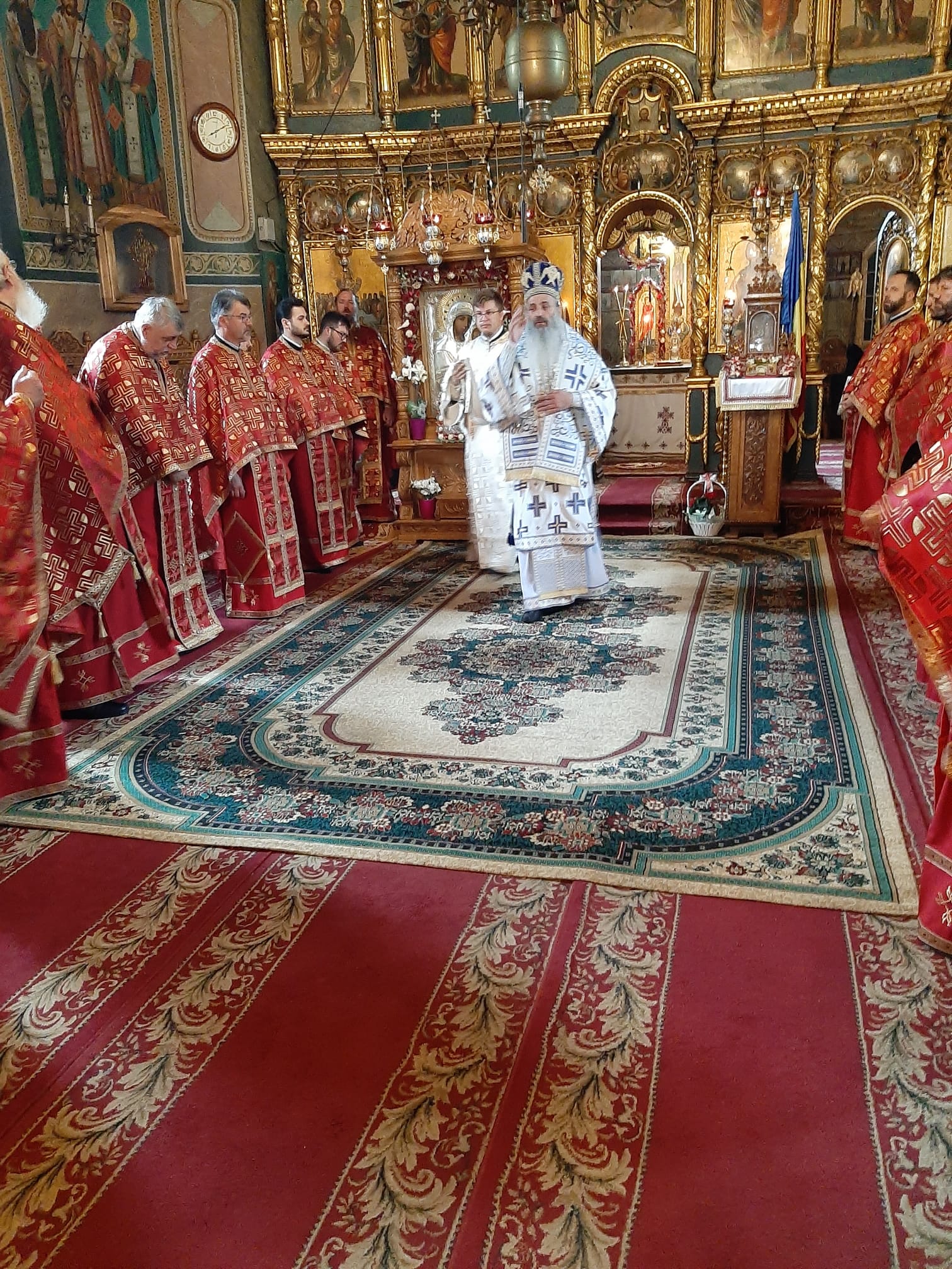 Credincioșii nemțeni merg în pelerinaj la hramul Mănăstirii Neamț