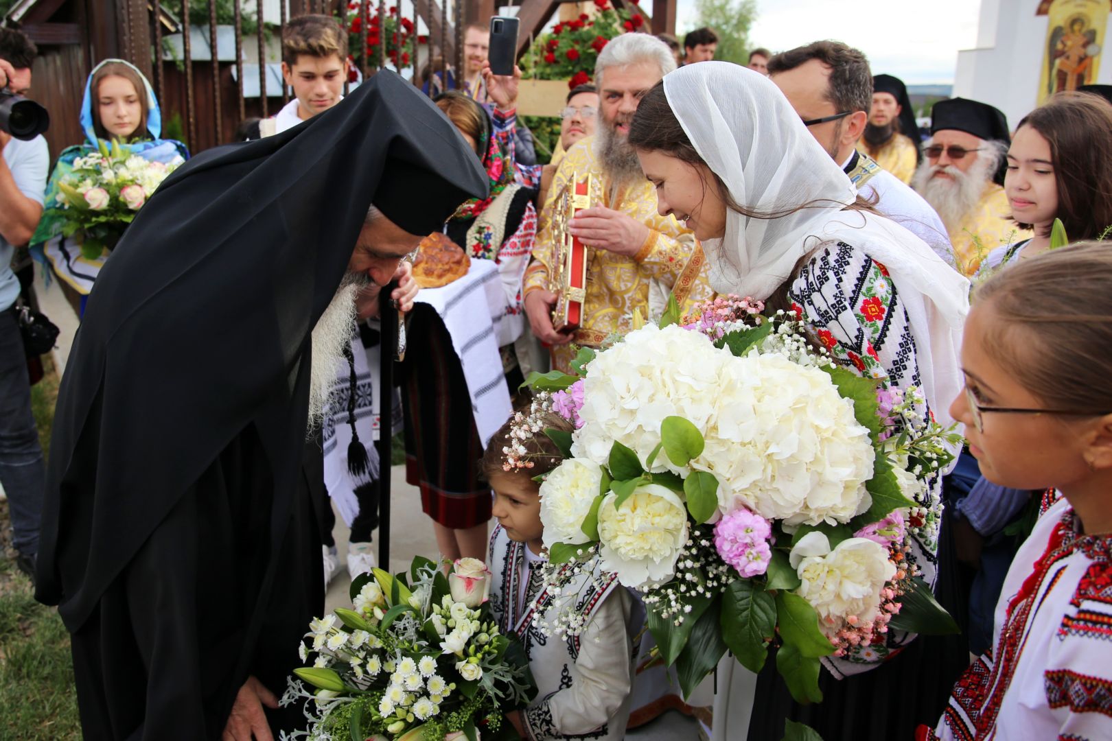 Un locaș închinat Sfintei Parascheva și Sfinților Arhangheli a fost târnosit de Mitropolitul Moldovei și Bucovinei