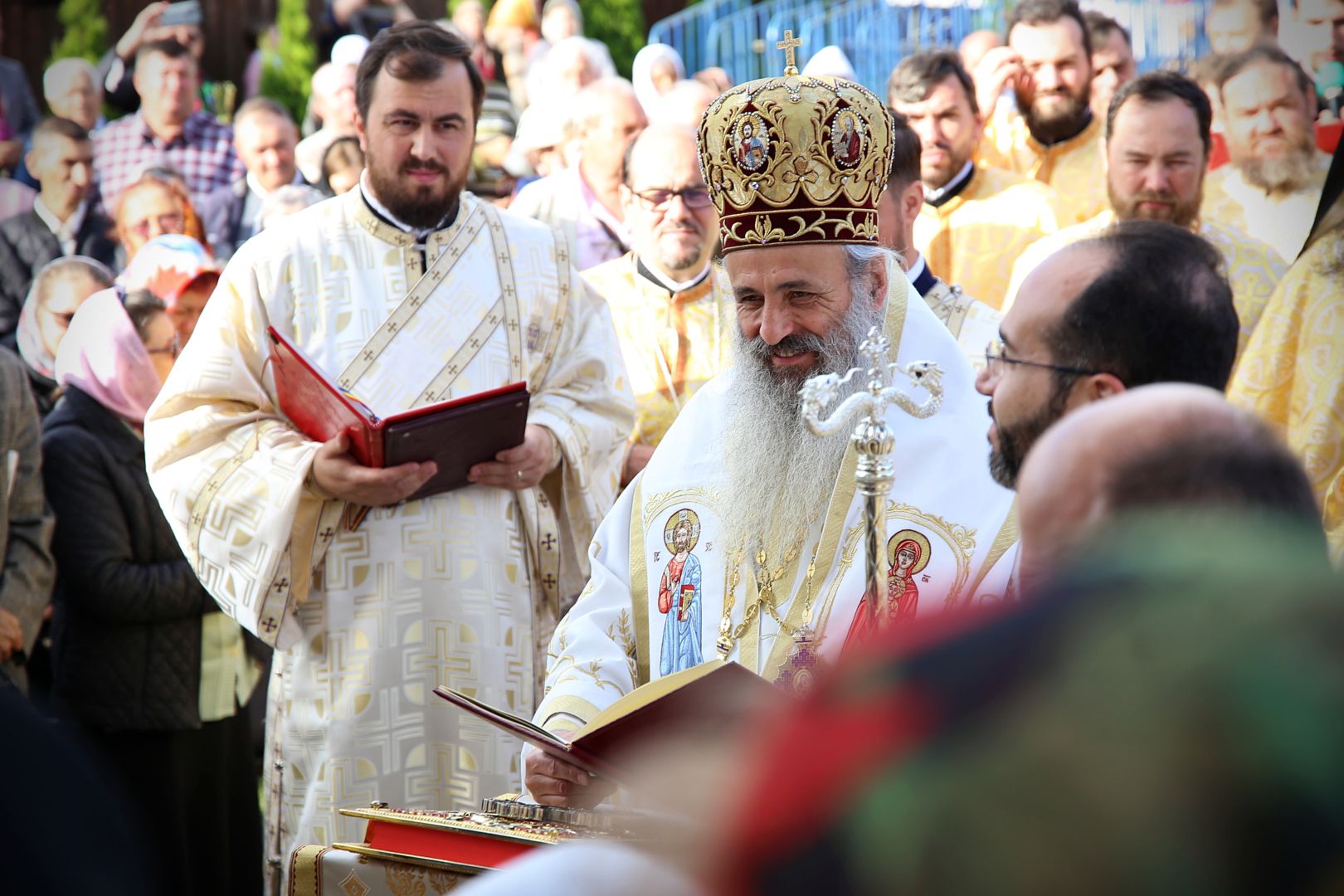 Un locaș închinat Sfintei Parascheva și Sfinților Arhangheli a fost târnosit de Mitropolitul Moldovei și Bucovinei