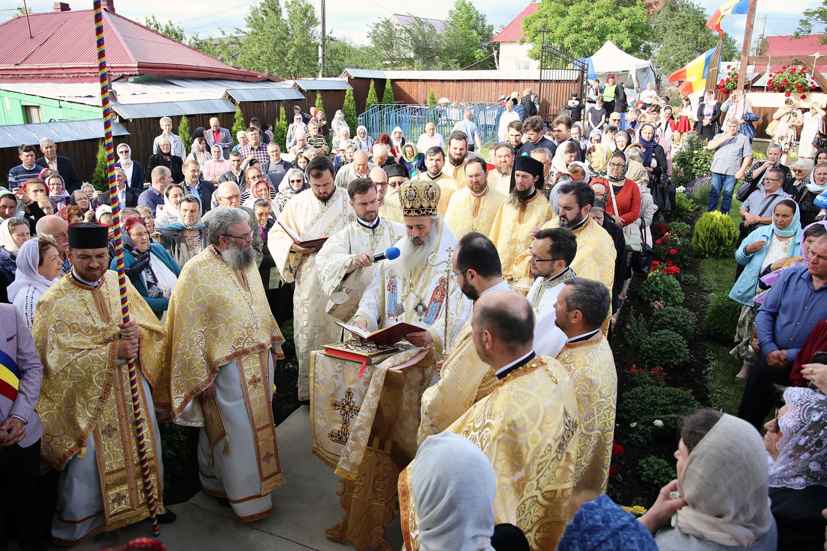 Un locaș închinat Sfintei Parascheva și Sfinților Arhangheli a fost târnosit de Mitropolitul Moldovei și Bucovinei