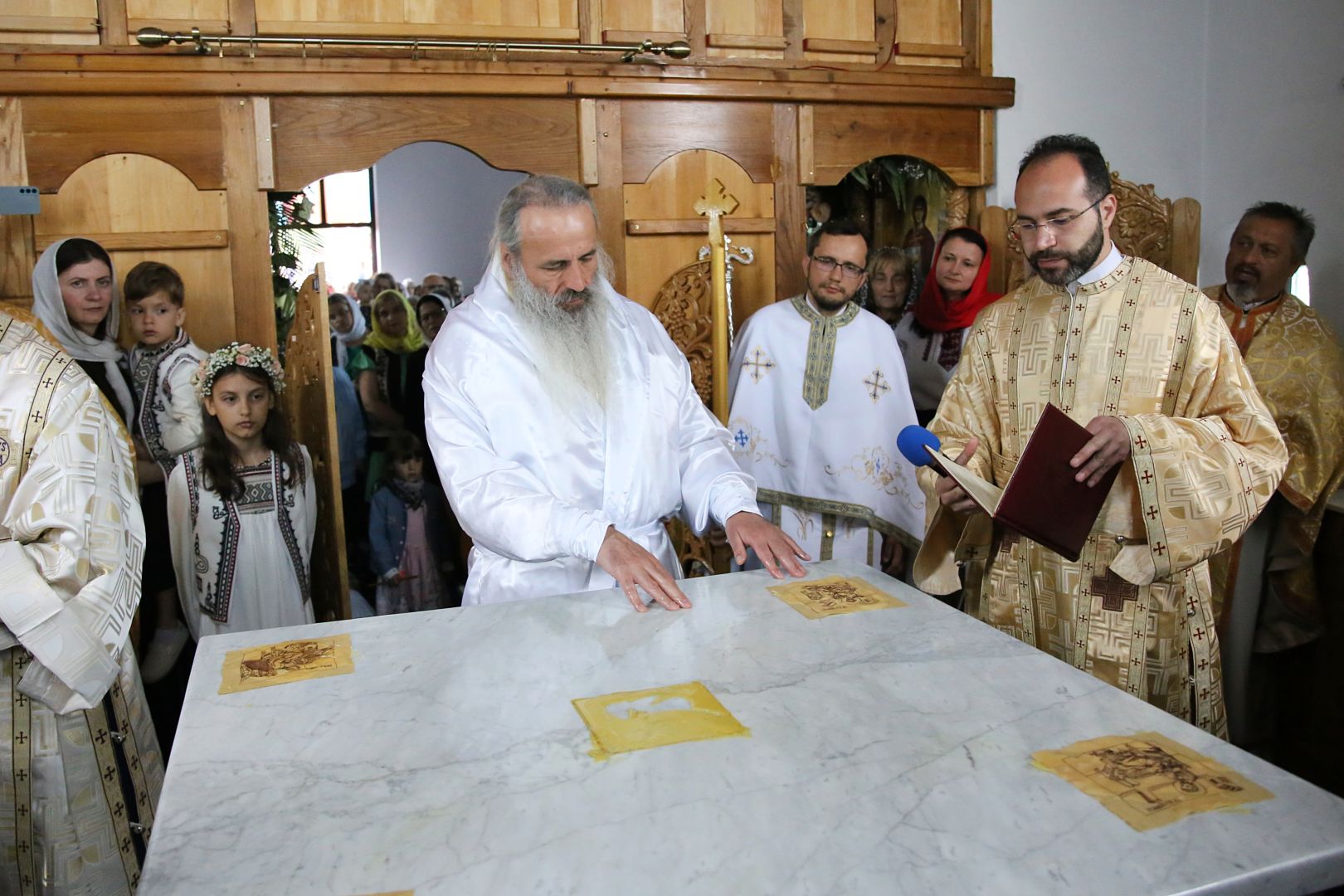 Un locaș închinat Sfintei Parascheva și Sfinților Arhangheli a fost târnosit de Mitropolitul Moldovei și Bucovinei