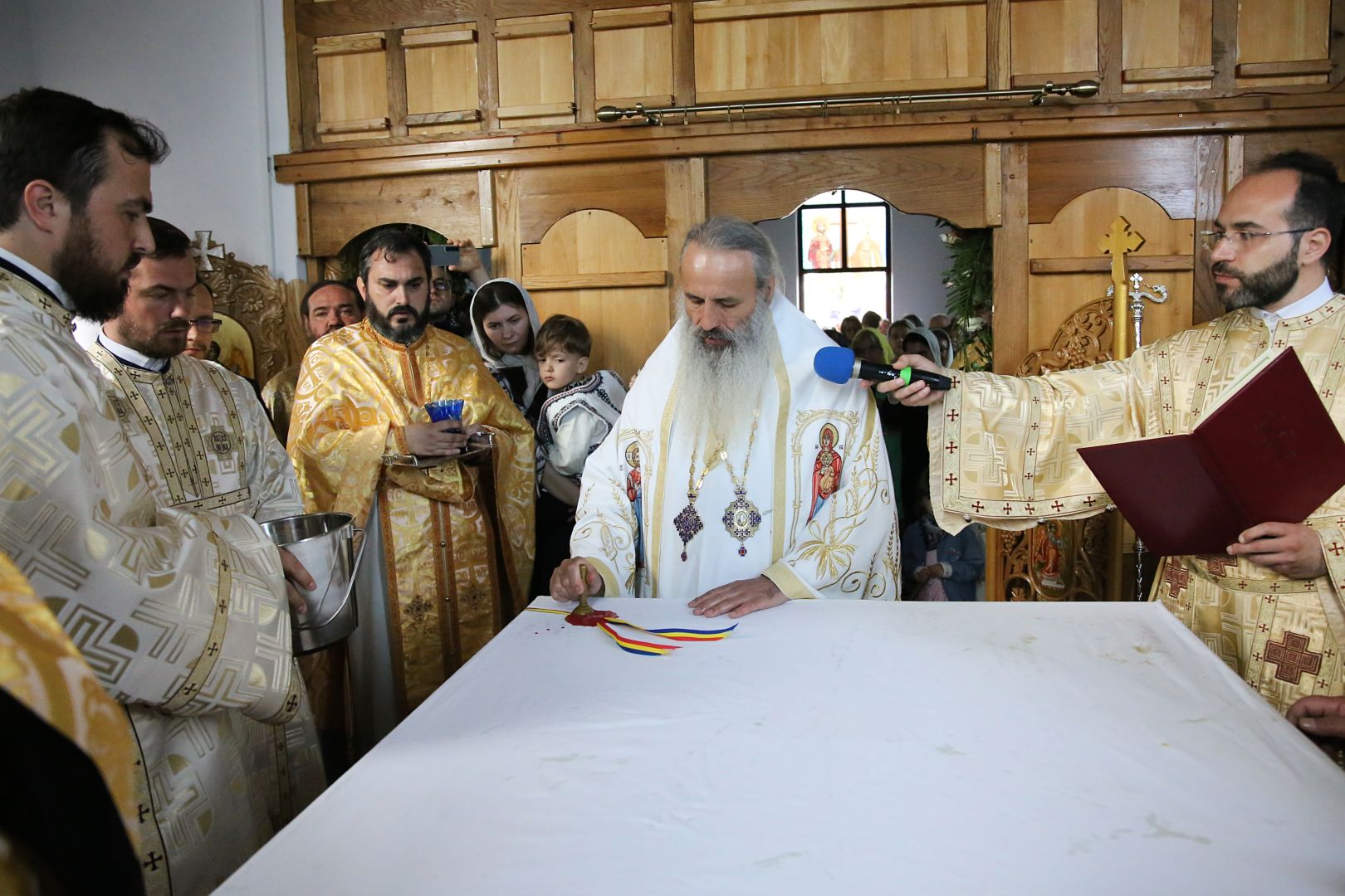 Un locaș închinat Sfintei Parascheva și Sfinților Arhangheli a fost târnosit de Mitropolitul Moldovei și Bucovinei