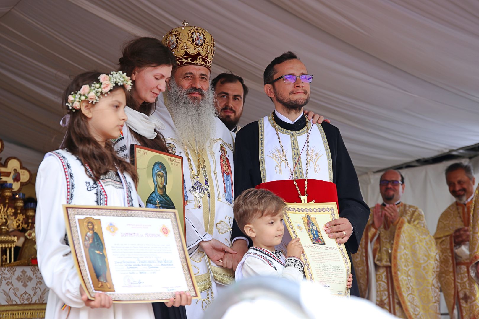 Un locaș închinat Sfintei Parascheva și Sfinților Arhangheli a fost târnosit de Mitropolitul Moldovei și Bucovinei