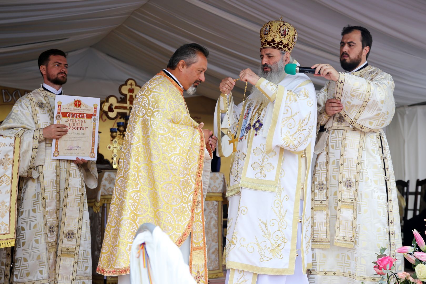 Un locaș închinat Sfintei Parascheva și Sfinților Arhangheli a fost târnosit de Mitropolitul Moldovei și Bucovinei