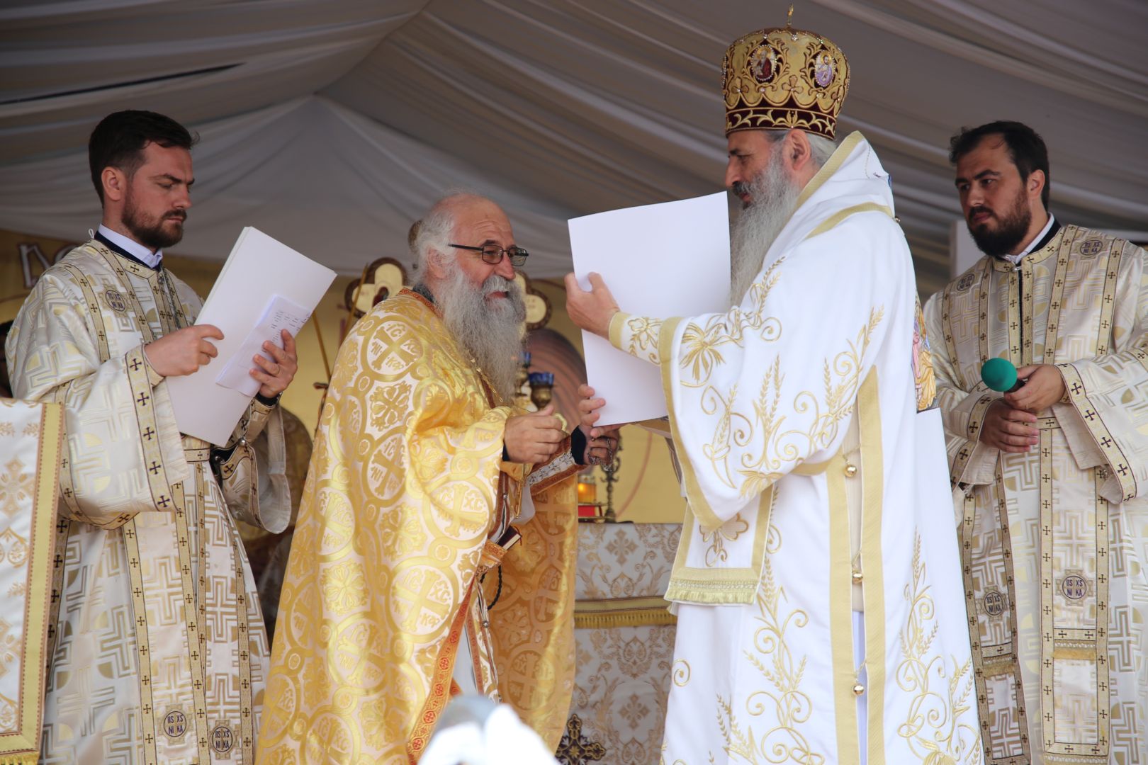 Un locaș închinat Sfintei Parascheva și Sfinților Arhangheli a fost târnosit de Mitropolitul Moldovei și Bucovinei