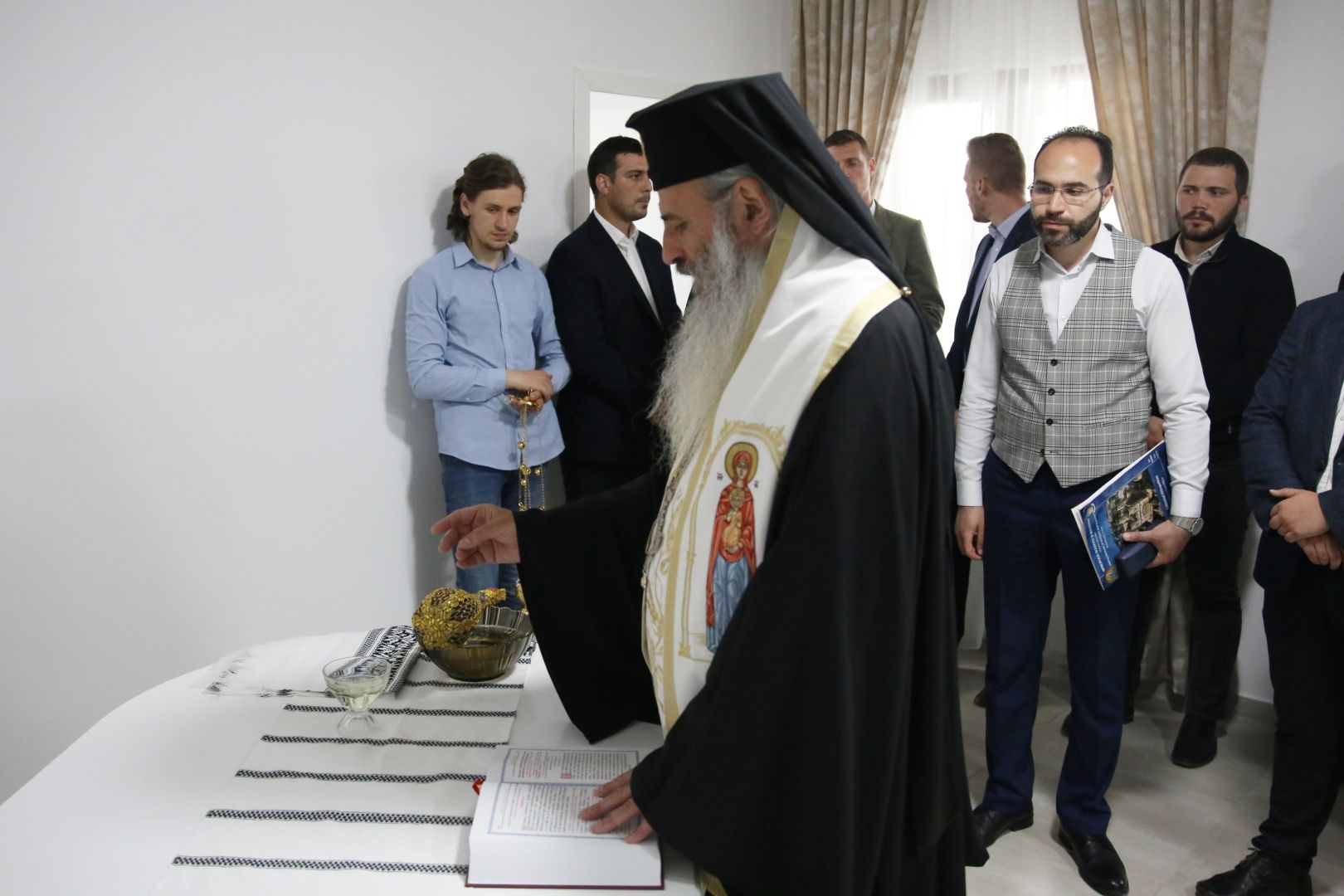 Un locaș închinat Sfintei Parascheva și Sfinților Arhangheli a fost târnosit de Mitropolitul Moldovei și Bucovinei