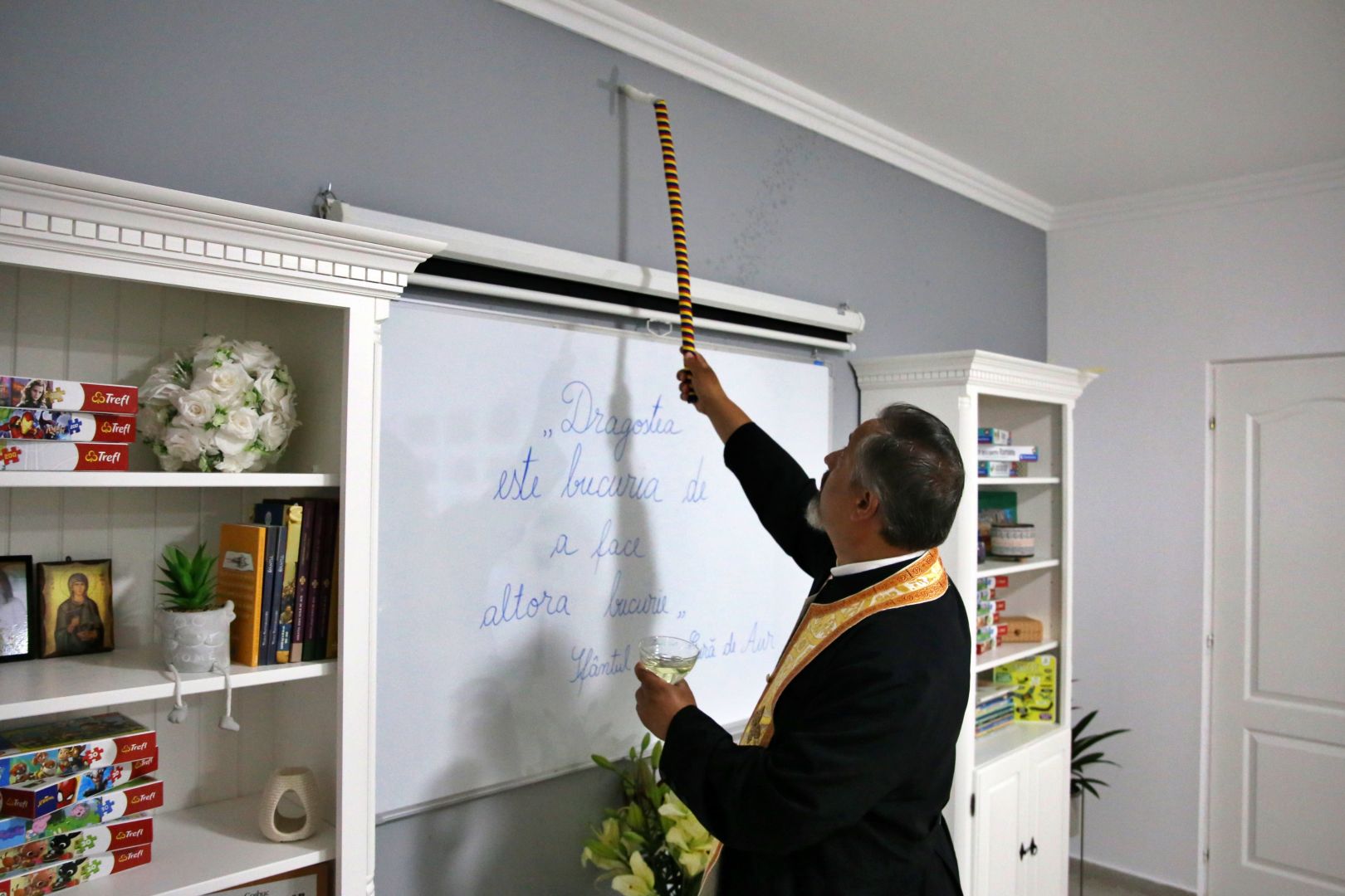 Un locaș închinat Sfintei Parascheva și Sfinților Arhangheli a fost târnosit de Mitropolitul Moldovei și Bucovinei