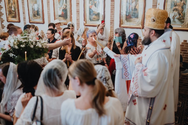 Târnosirea altarului bisericii românești din Monfalcone – Italia Târnosirea altarului bisericii românești din Monfalcone – Italia