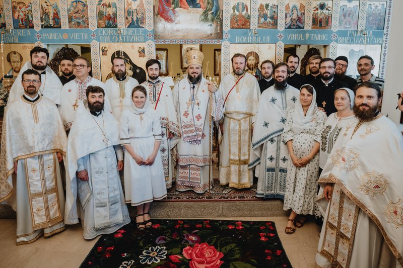 Târnosirea altarului bisericii românești din Monfalcone – Italia Târnosirea altarului bisericii românești din Monfalcone – Italia