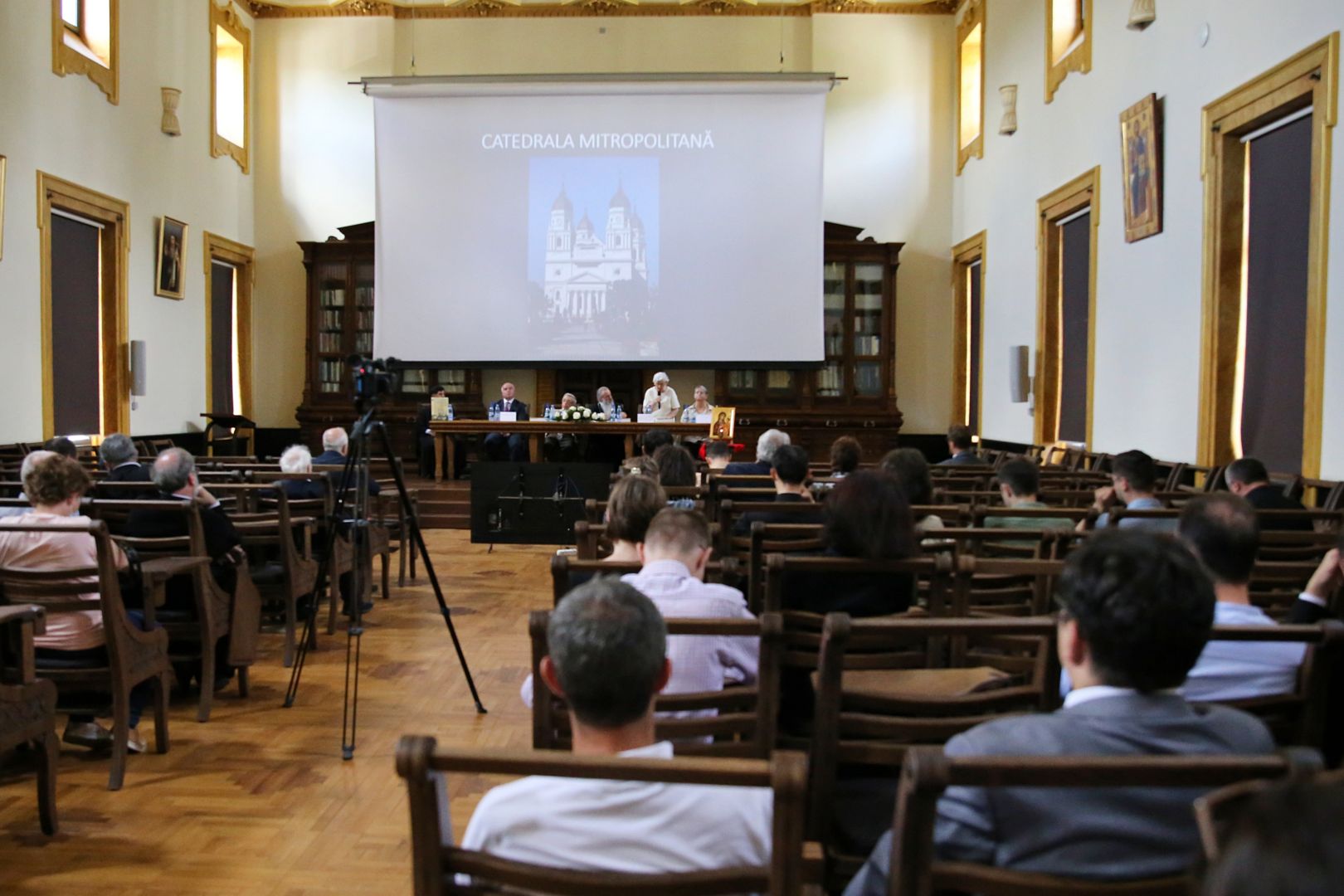 Inedit: un volum dedicat istoriei Catedralei Mitropolitane a fost prezentat la Iași