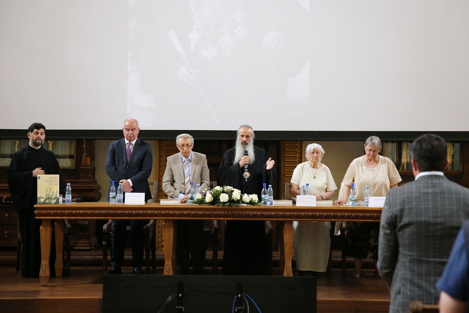 Inedit: un volum dedicat istoriei Catedralei Mitropolitane a fost prezentat la Iași