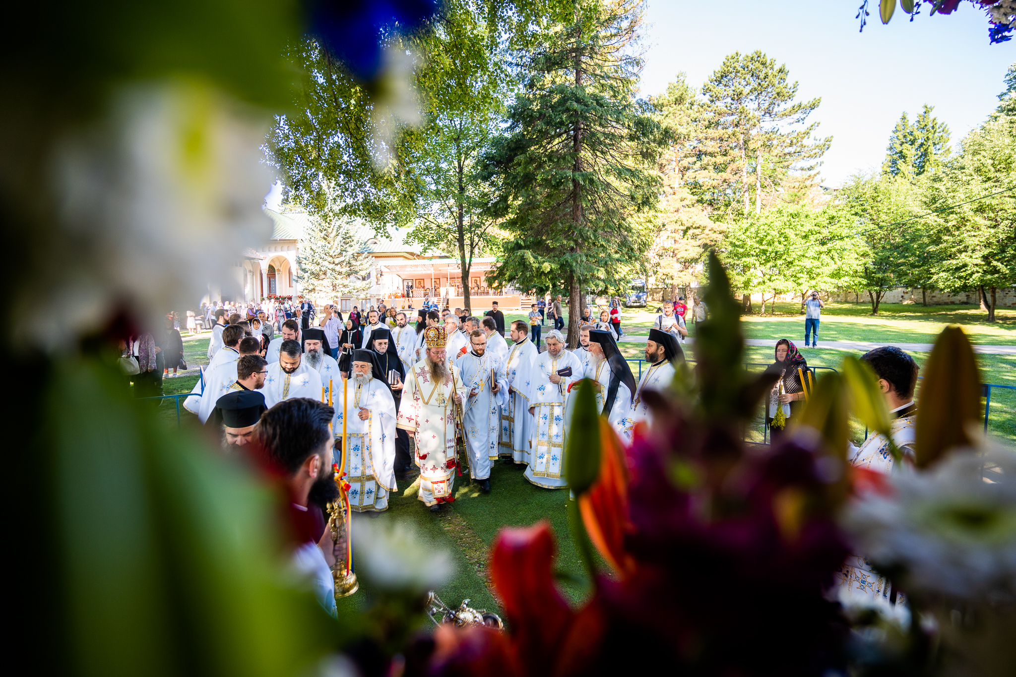 PS Părinte Andrei, către pelerinii Sfântului Ioan cel Nou: „Cine ne adună pe noi, dacă nu dragostea față de Dumnezeu și față de oameni?”