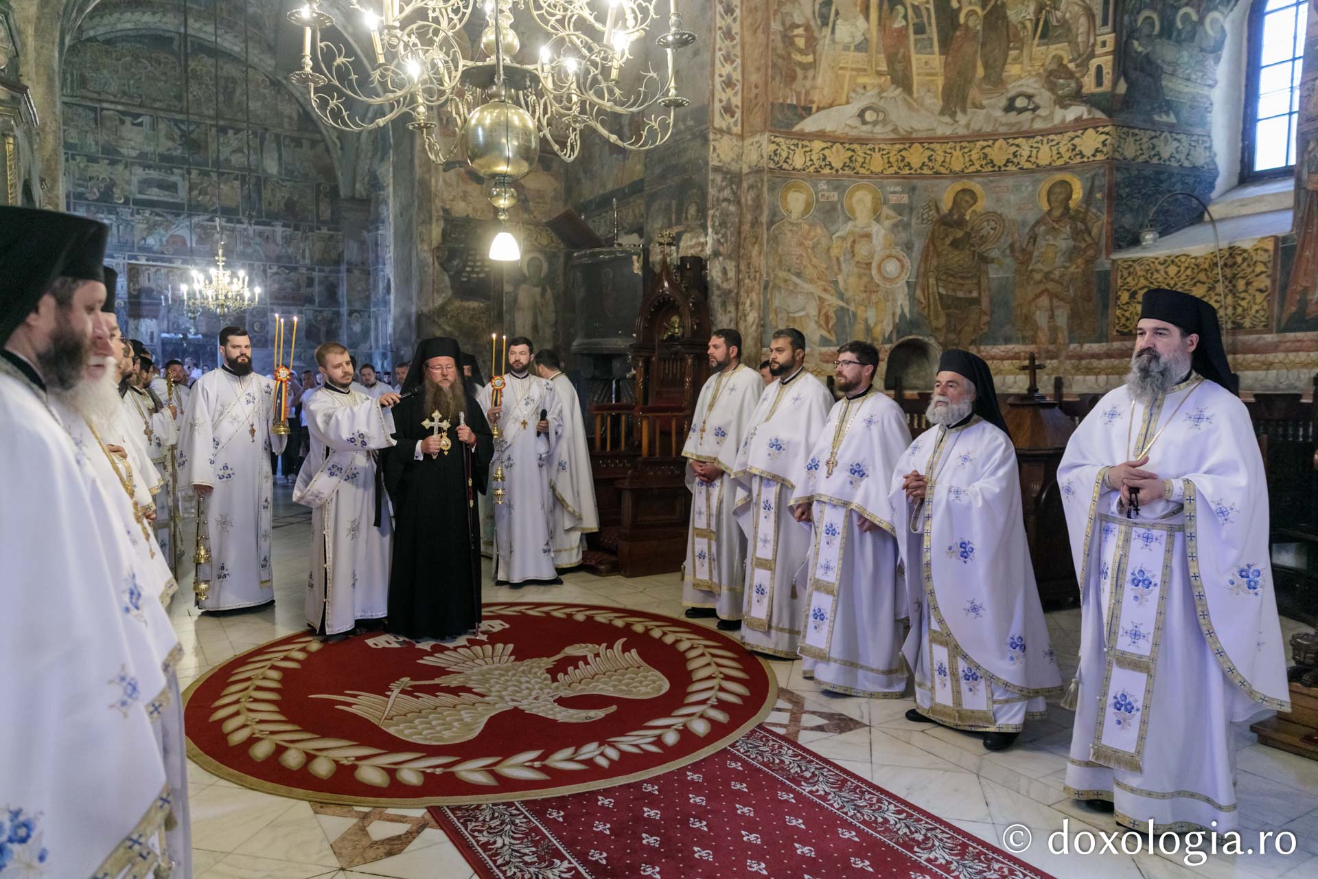 PS Părinte Andrei, către pelerinii Sfântului Ioan cel Nou: „Cine ne adună pe noi, dacă nu dragostea față de Dumnezeu și față de oameni?”