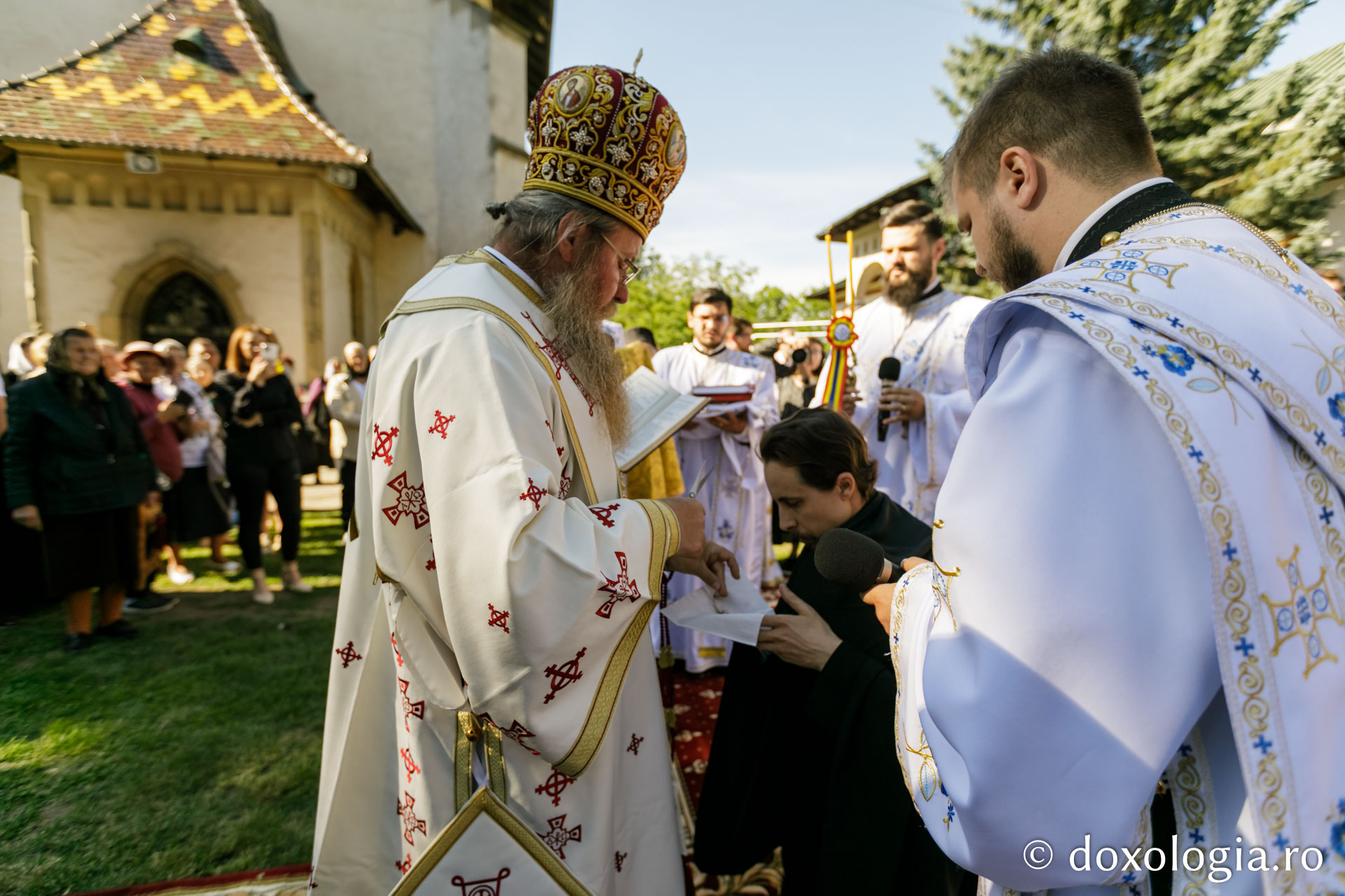 PS Părinte Andrei, către pelerinii Sfântului Ioan cel Nou: „Cine ne adună pe noi, dacă nu dragostea față de Dumnezeu și față de oameni?”