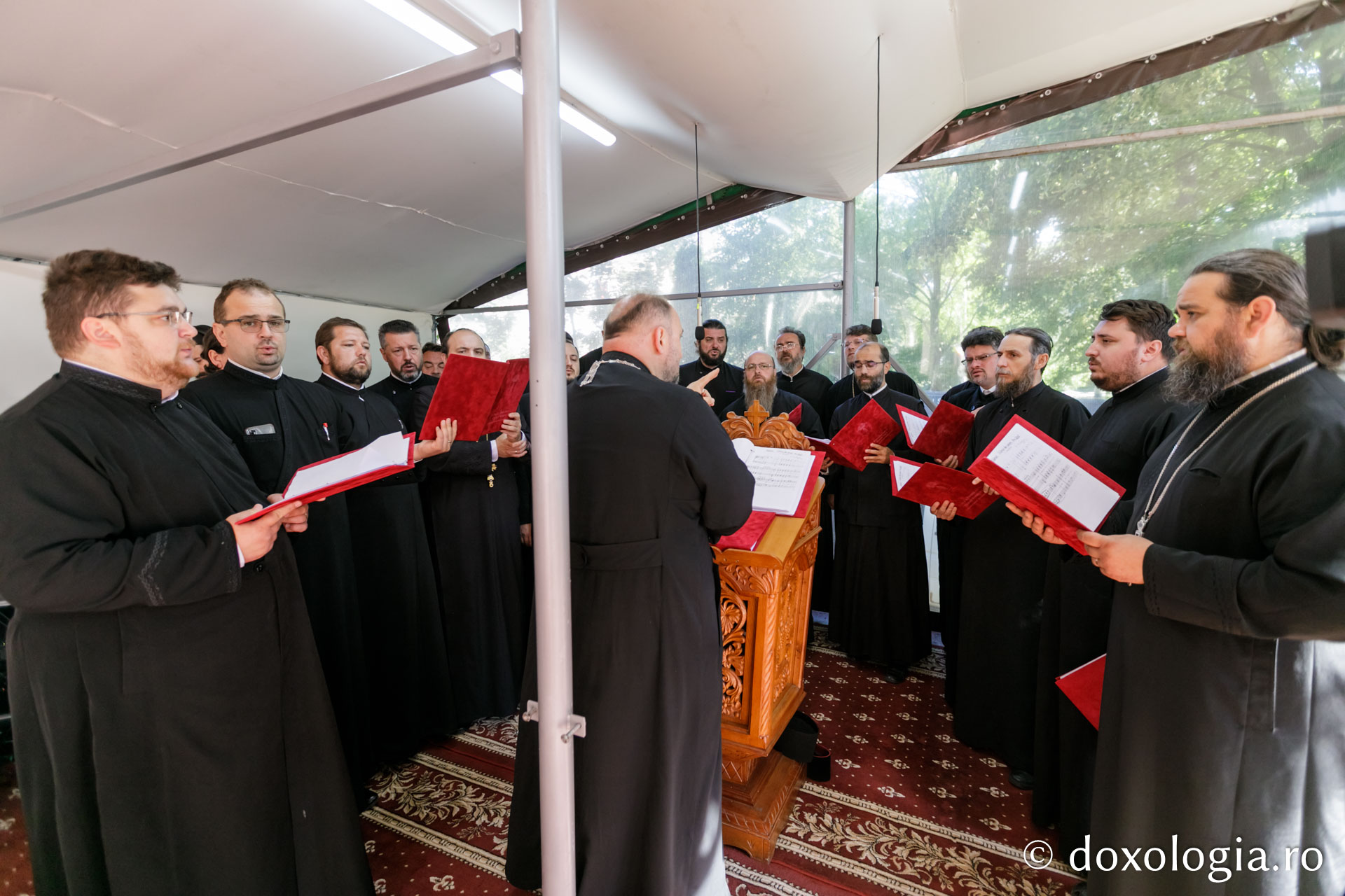 PS Părinte Andrei, către pelerinii Sfântului Ioan cel Nou: „Cine ne adună pe noi, dacă nu dragostea față de Dumnezeu și față de oameni?”