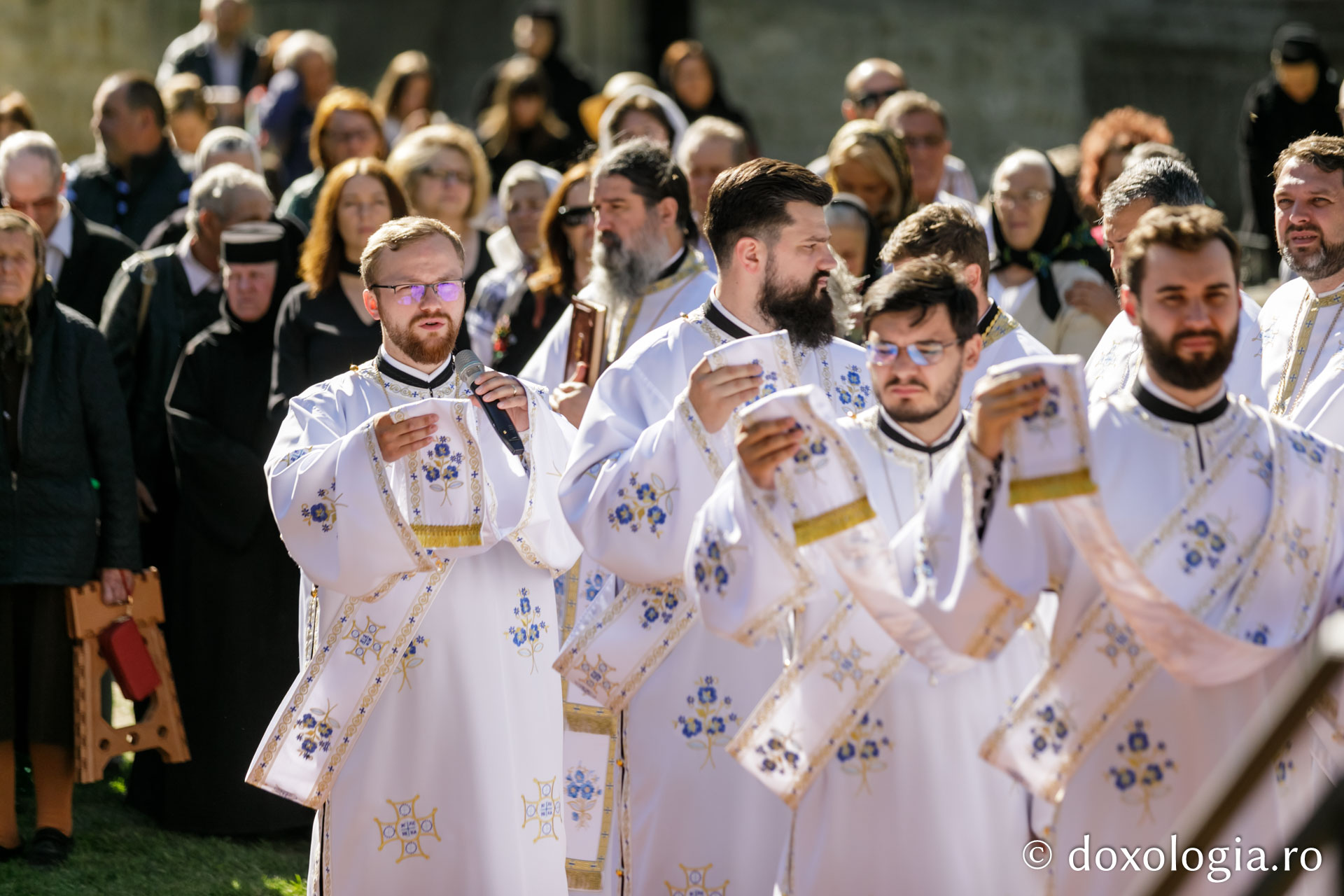 PS Părinte Andrei, către pelerinii Sfântului Ioan cel Nou: „Cine ne adună pe noi, dacă nu dragostea față de Dumnezeu și față de oameni?”